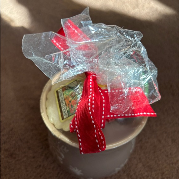 New Yankee Candle Christmas Tart Burnet with Tarts - Picture 3 of 4